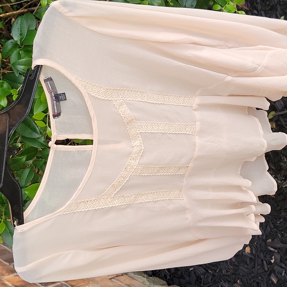 Cream boho top with crochet - Picture 2 of 4